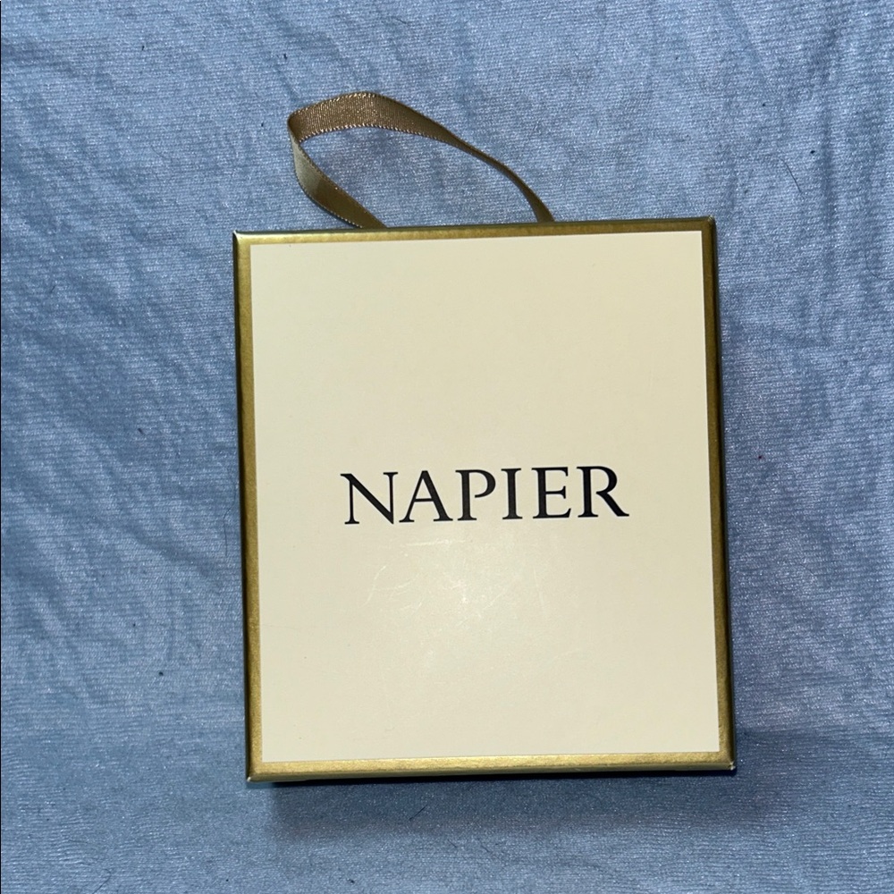 Napier red cardinal On an Holly Berry Branch Brooch/Pin - Picture 4 of 10